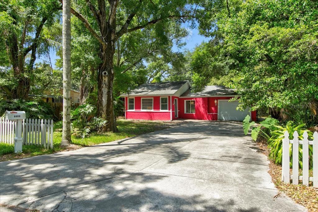8408 N ROME AVENUE TAMPA, FL 33604