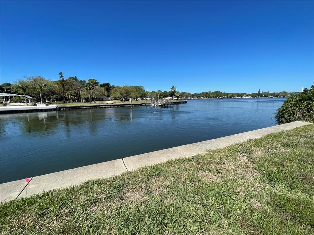 4441 POMPANO DR SE ST PETERSBURG, FL 33705