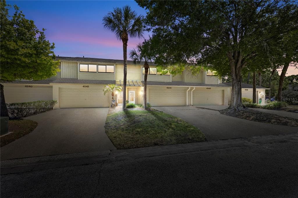 4244 FORESTER LANE TAMPA, FL 33618
