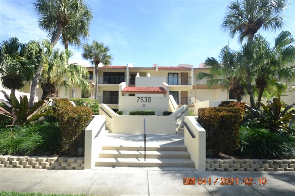 7530 SUNSHINE SKYWAY LANE S UNIT 215 ST PETERSBURG, FL 33711