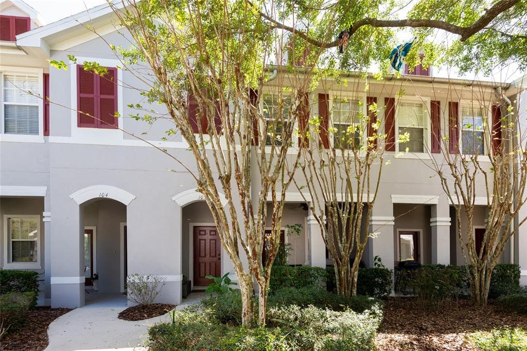 9410 GEORGIAN PARK LANE UNIT 105 TAMPA, FL 33626