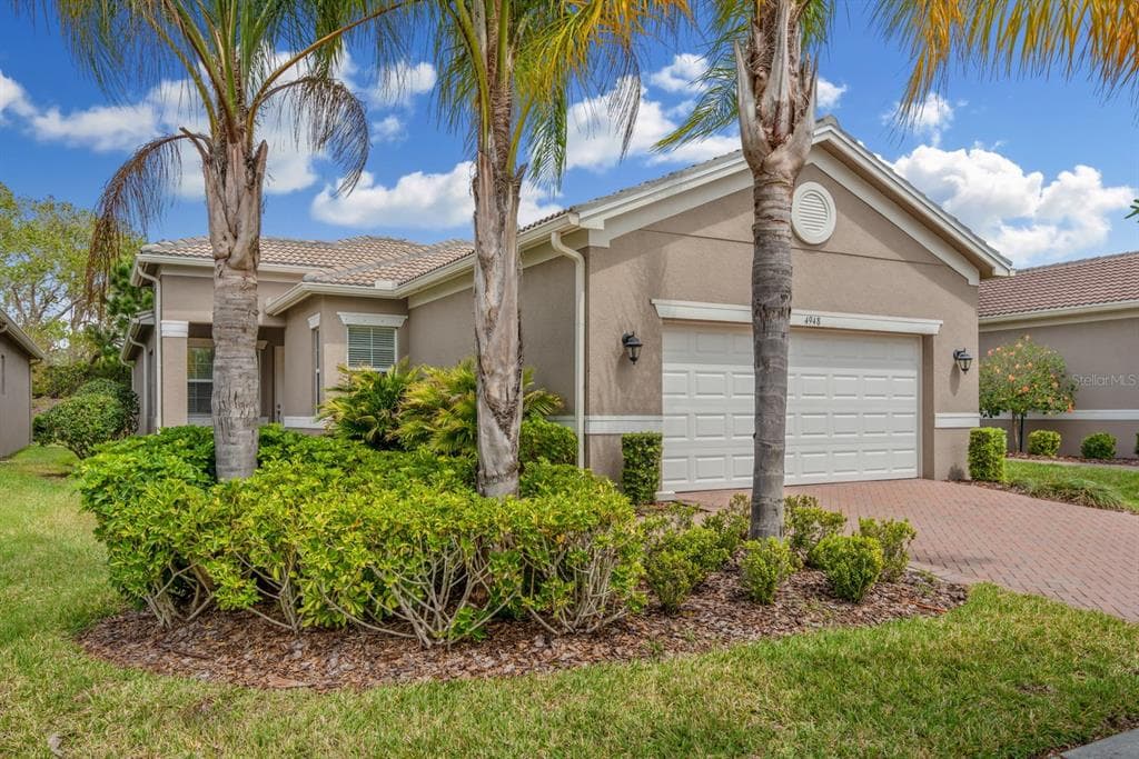4948 SANDY GLEN WAY WIMAUMA, FL 33598