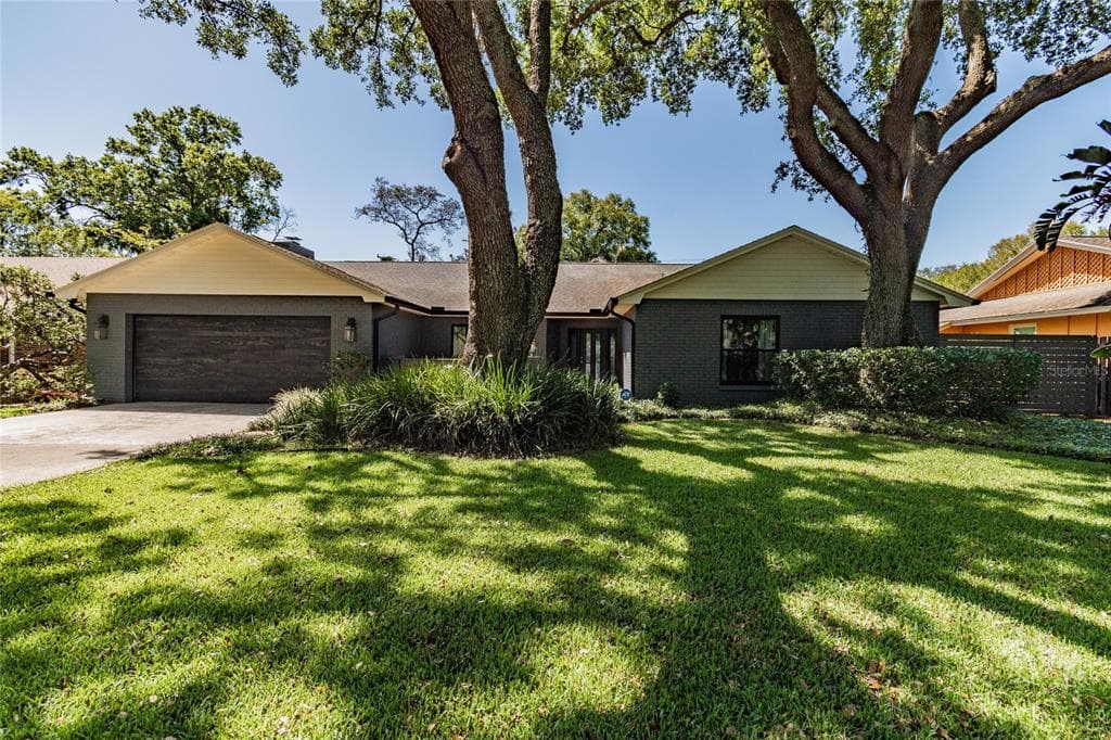 10026 HAMPTON PLACE TAMPA, FL 33618