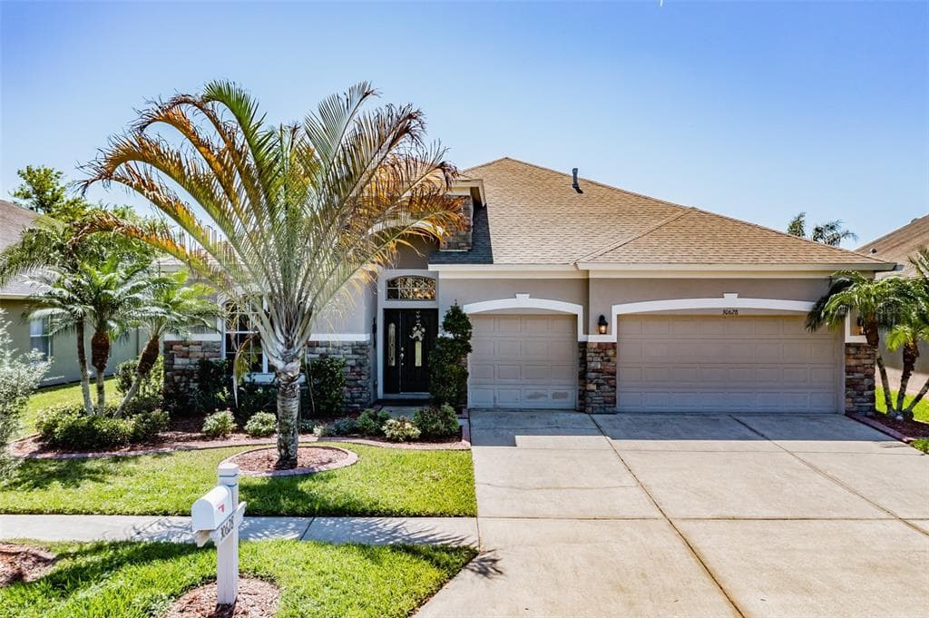 30628 PIERCEFIELD COURT WESLEY CHAPEL, FL 33543