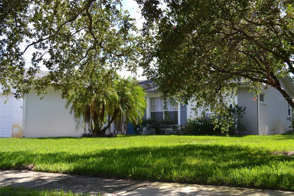 2760 LOMOND DRIVE PALM HARBOR, FL 34684