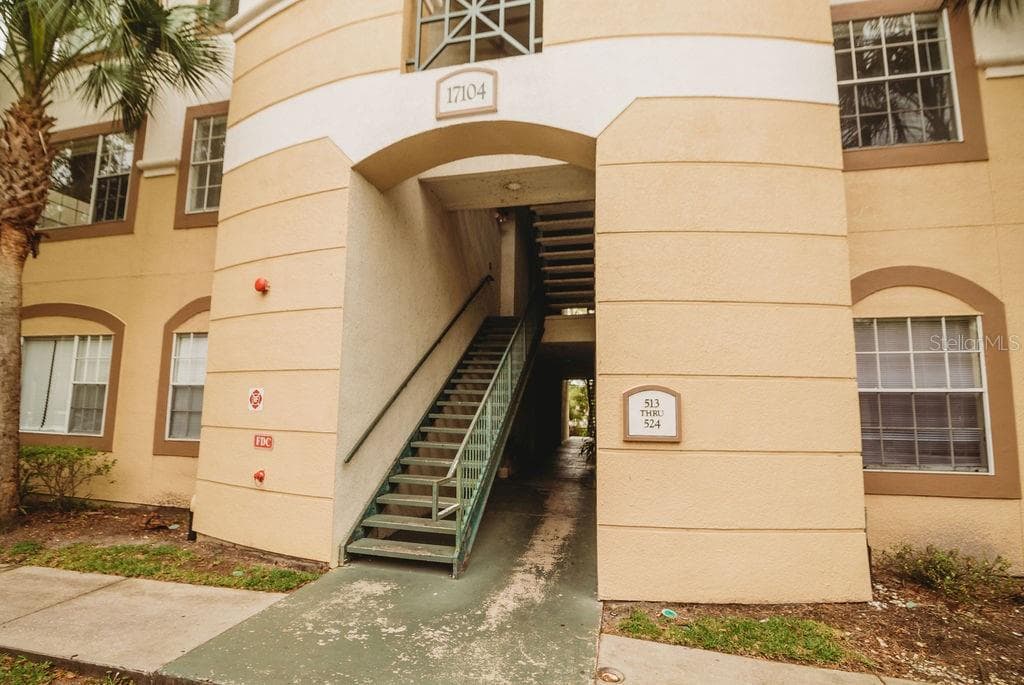 17104 CARRINGTON PARK DRIVE UNIT 17104 TAMPA, FL 33647