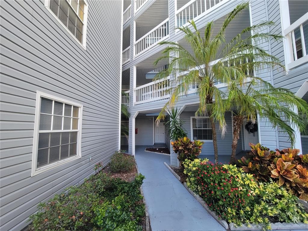 6810 STONES THROW CIRCLE N UNIT 13105 ST PETERSBURG, FL 33710