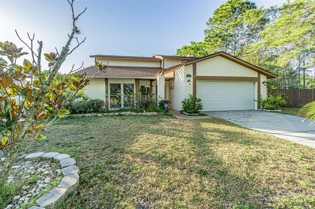 15912 COUNTRY PLACE TAMPA, FL 33624