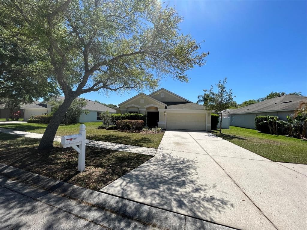 1941 SAMANTHA LANE VALRICO, FL 33594