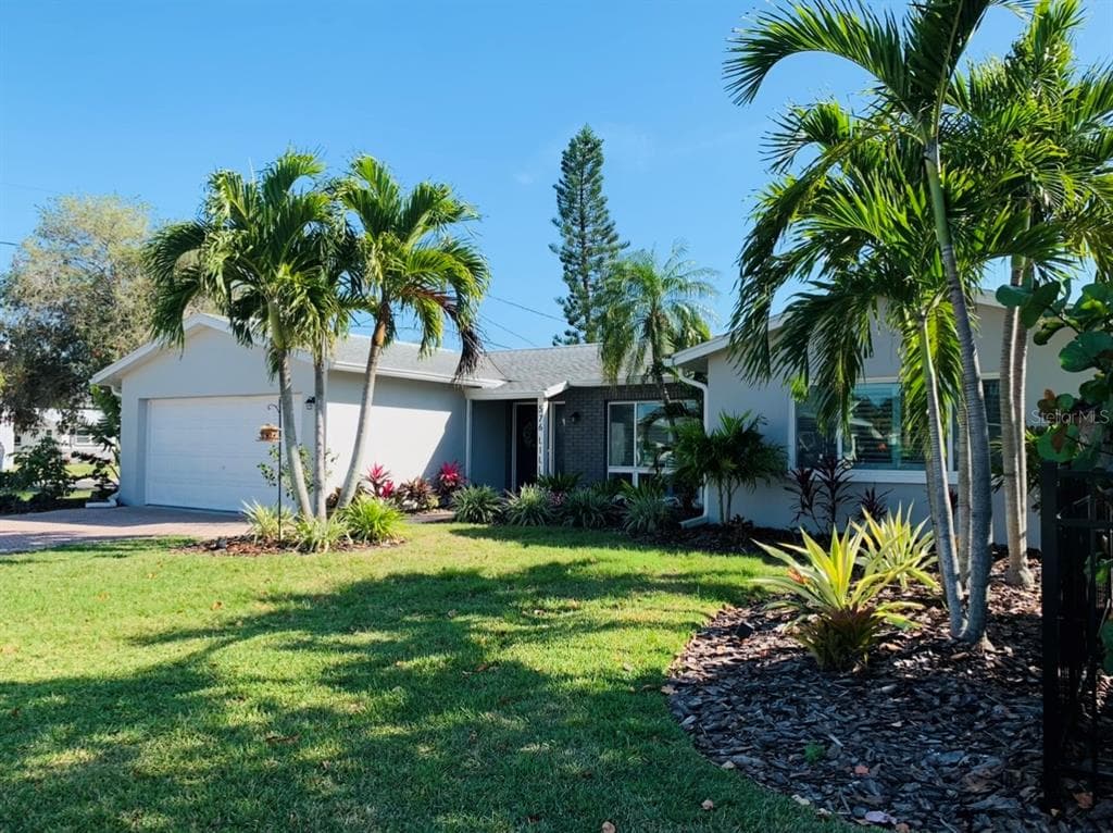 576 LILLIAN DRIVE MADEIRA BEACH, FL 33708