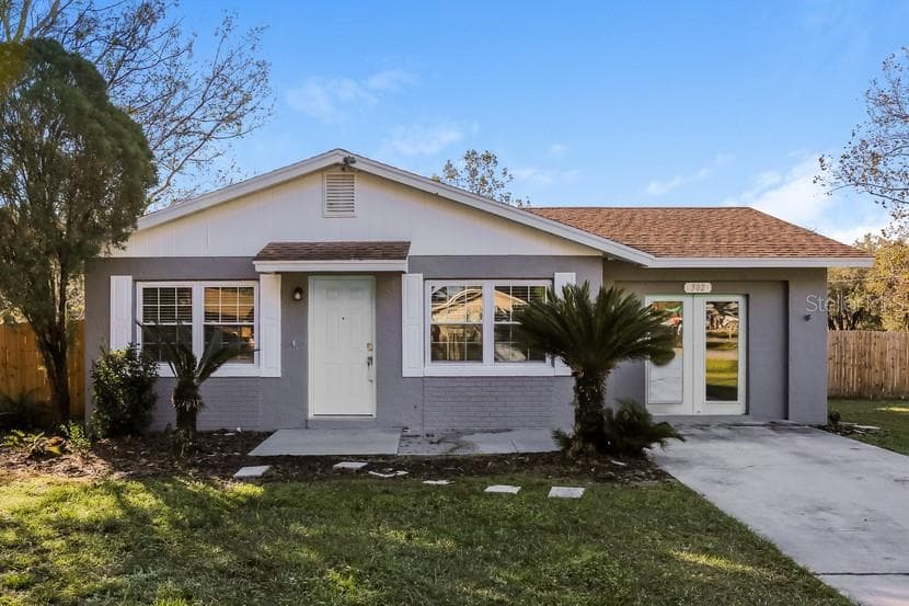 302 W PRIMROSE LANE LADY LAKE, FL 32159