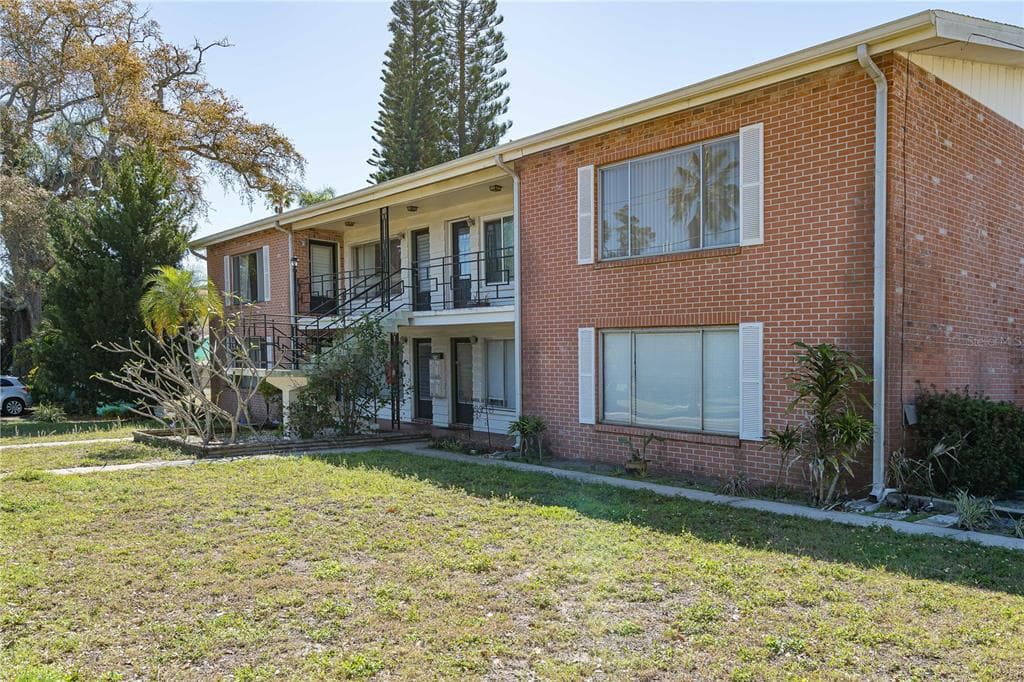 1309 DREW STREET UNIT 8 CLEARWATER, FL 33755