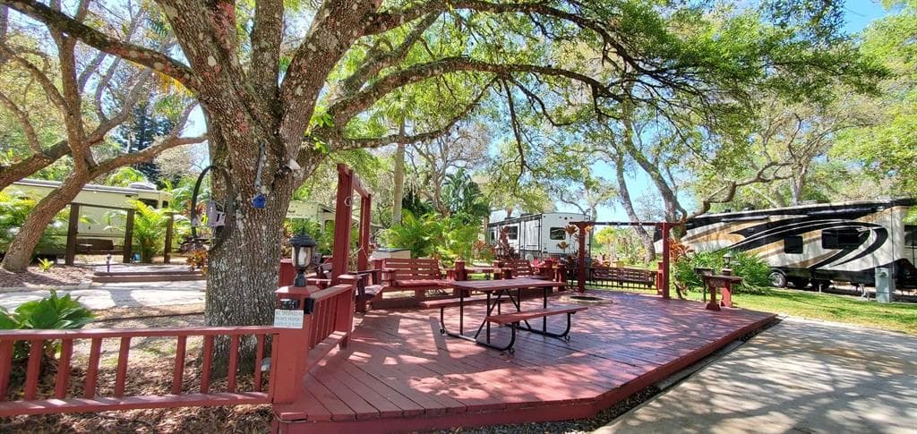 245 SADDLE LANE LAKE WALES, FL 33898