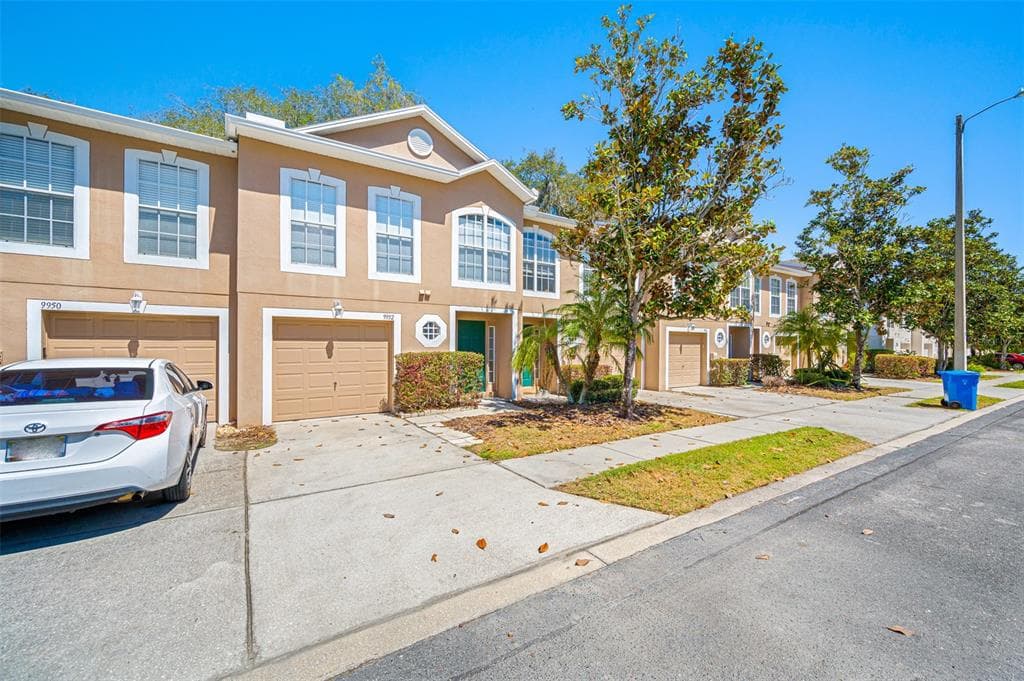 9952 ASHBURN LAKE DRIVE TAMPA, FL 33610