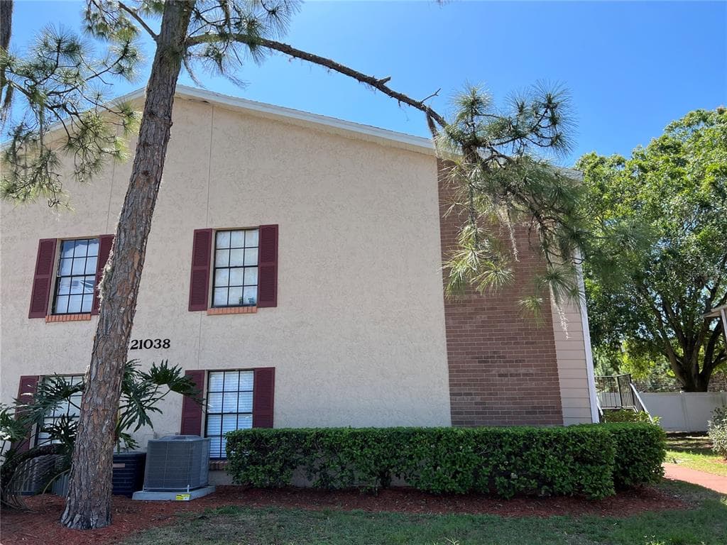 21038 VOYAGER BOULEVARD UNIT 4 LAND O LAKES, FL 34638