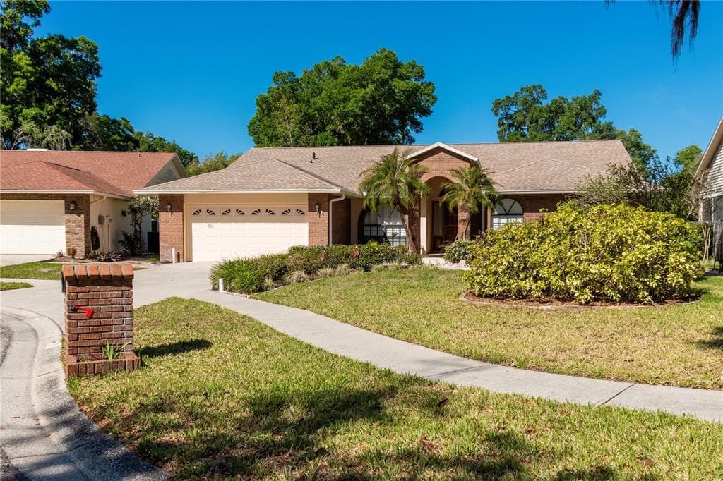 706 BARBERRY PLACE BRANDON, FL 33510