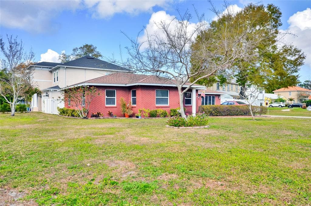 3625 W TAMPA CIRCLE TAMPA, FL 33629