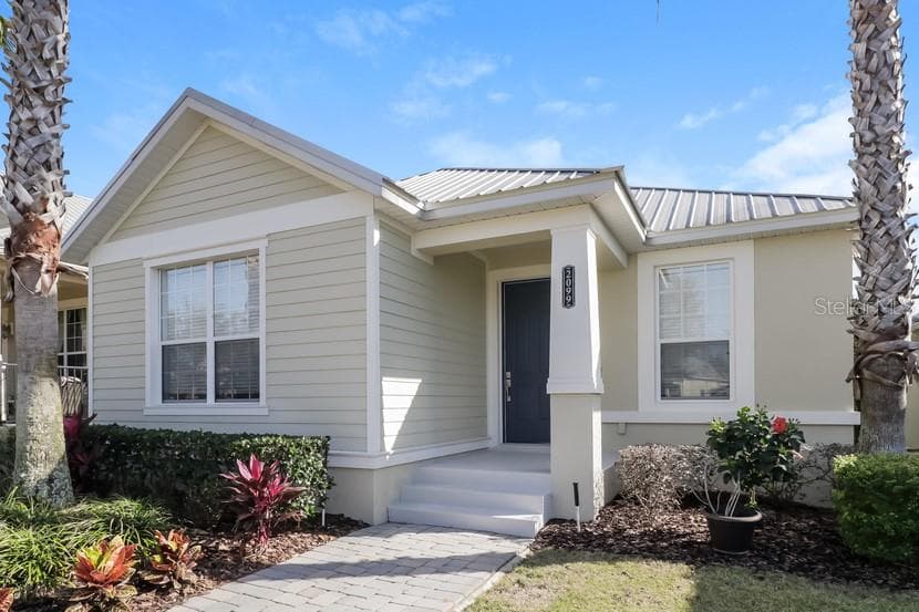2099 APPALACHEE CIRCLE TAVARES, FL 32778