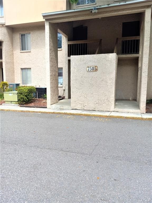 7505 PITCH PINE CIRCLE UNIT 123 TAMPA, FL 33617
