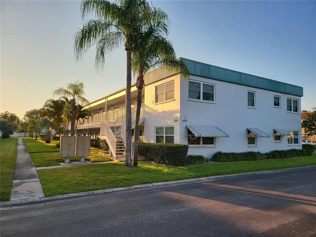 5267 81ST STREET N UNIT 21 ST PETERSBURG, FL 33709