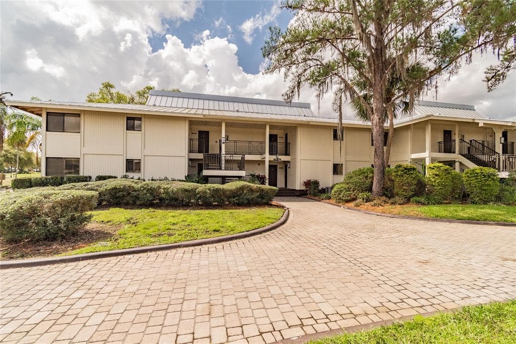4786 FOX HUNT DRIVE UNIT 706 WESLEY CHAPEL, FL 33543