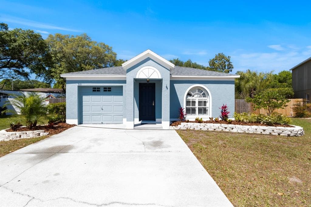 910 LAKE SHORE RANCH DRIVE SEFFNER, FL 33584