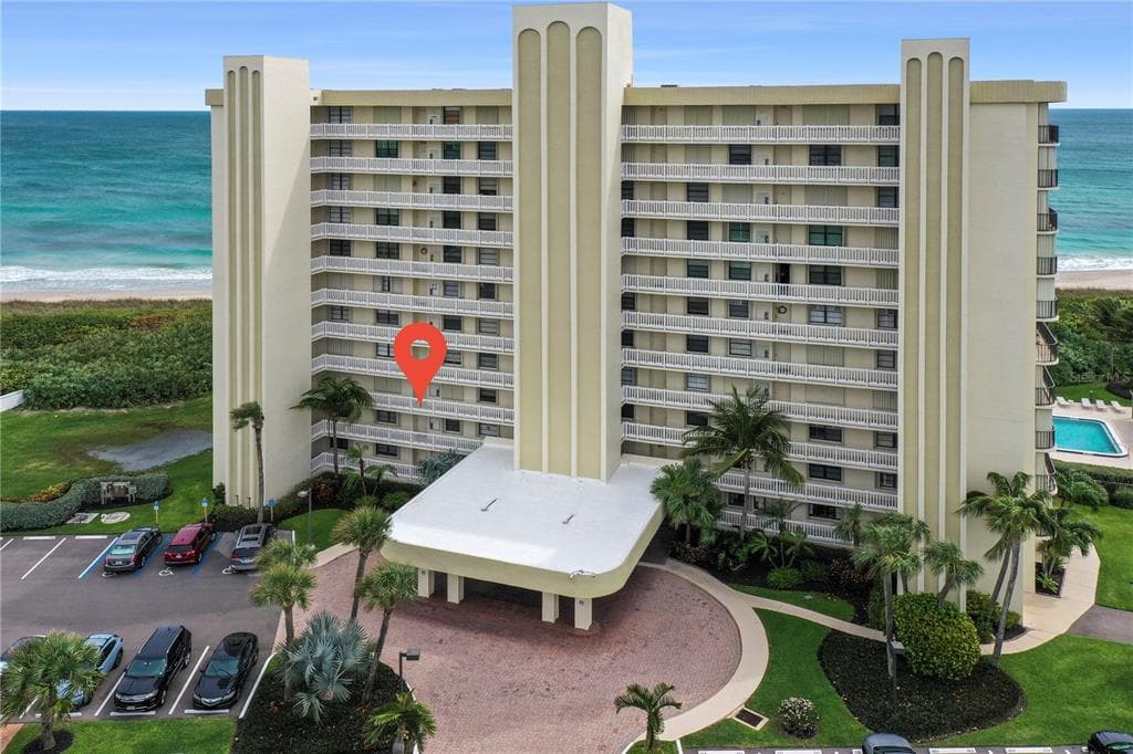 10000 S OCEAN DRIVE UNIT 202 JENSEN BEACH, FL 34957