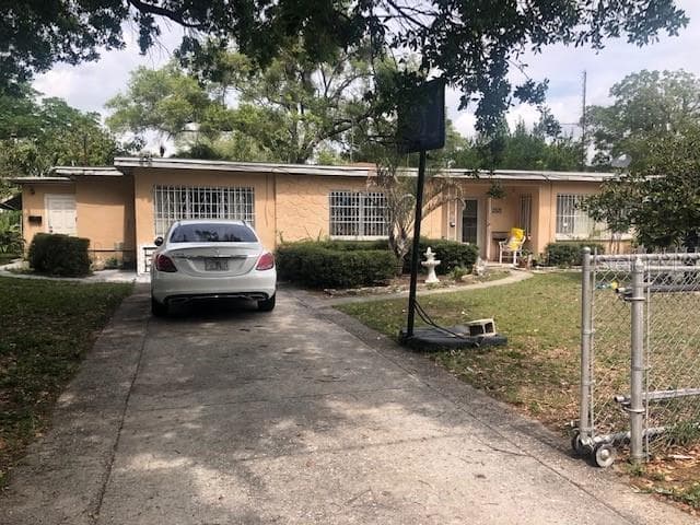 2521 W CREST AVENUE TAMPA, FL 33614
