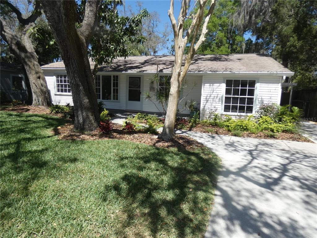 815 W LOWRY LANE TAMPA, FL 33604