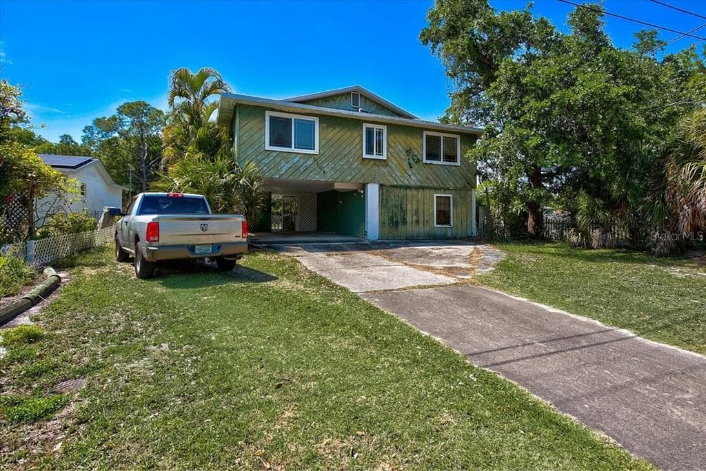 5708 PIERCE DRIVE NE ST PETERSBURG, FL 33703