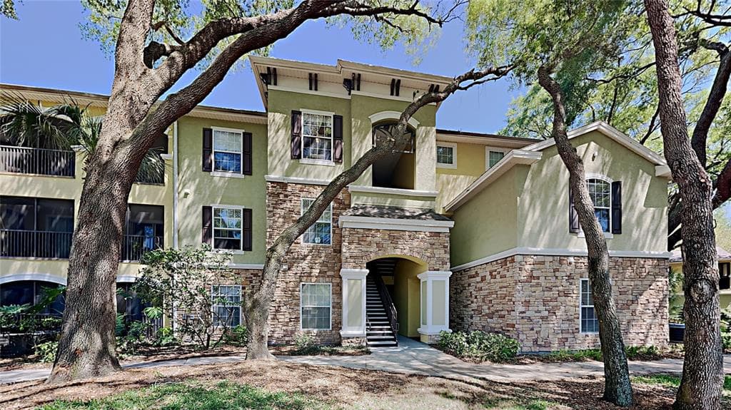 10105 COURTNEY PALMS BOULEVARD UNIT 104 TAMPA, FL 33619
