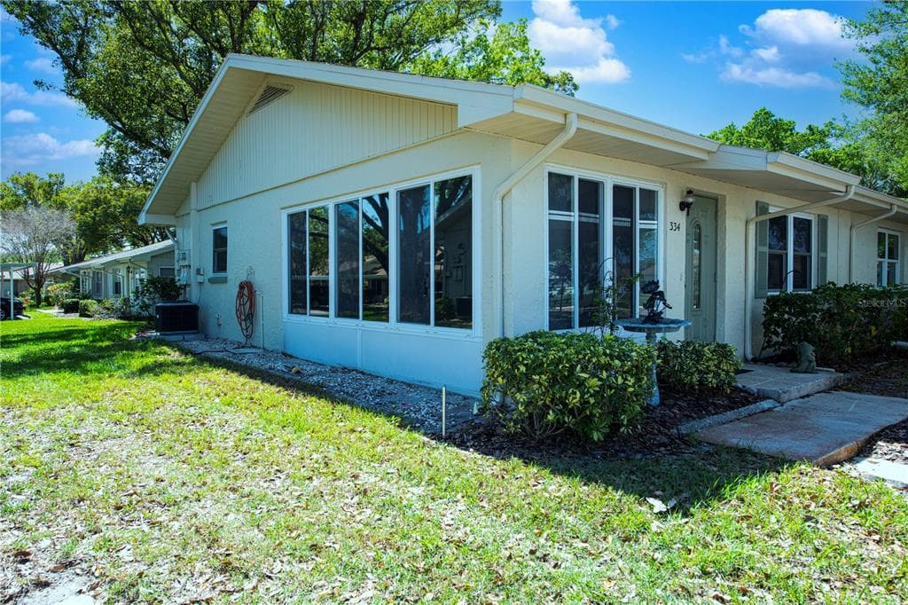 334 GLOUCESTER BOULEVARD UNIT 334 SUN CITY CENTER, FL 33573