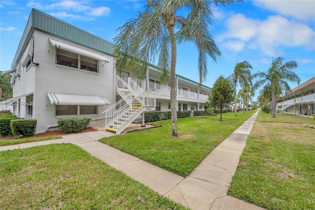 5217 81ST STREET N UNIT 18 ST PETERSBURG, FL 33709