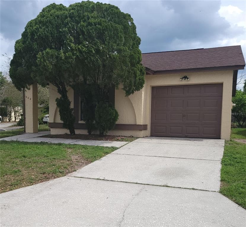 922 BUTTERCUP DRIVE LAKELAND, FL 33801