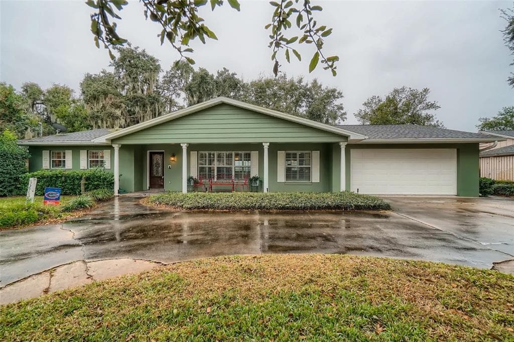32735 LAKESHORE DRIVE TAVARES, FL 32778