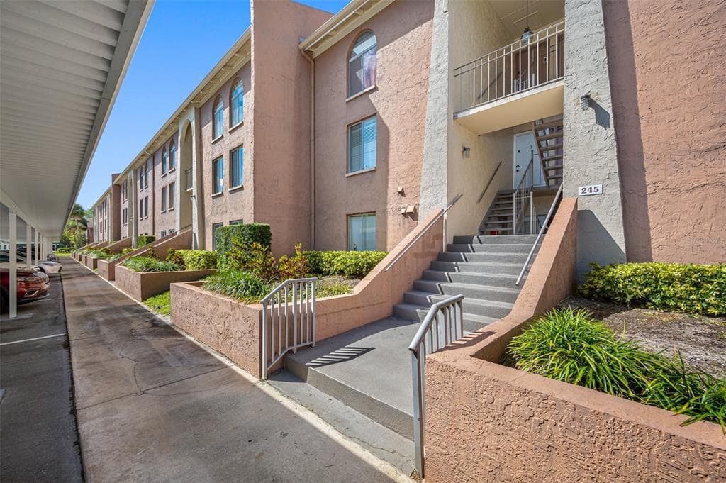 245 114TH AVENUE N UNIT 3 ST PETERSBURG, FL 33716