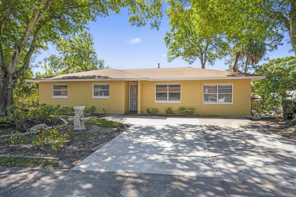 5831 HAMMON DRIVE TAMPA, FL 33619