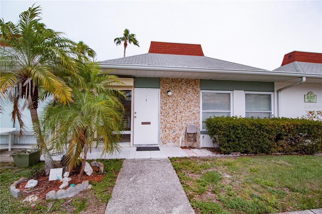 4317 TAHITIAN GARDENS CIRCLE UNIT G HOLIDAY, FL 34691