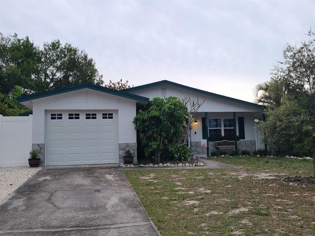 1619 STONE CREEK DRIVE TARPON SPRINGS, FL 34689