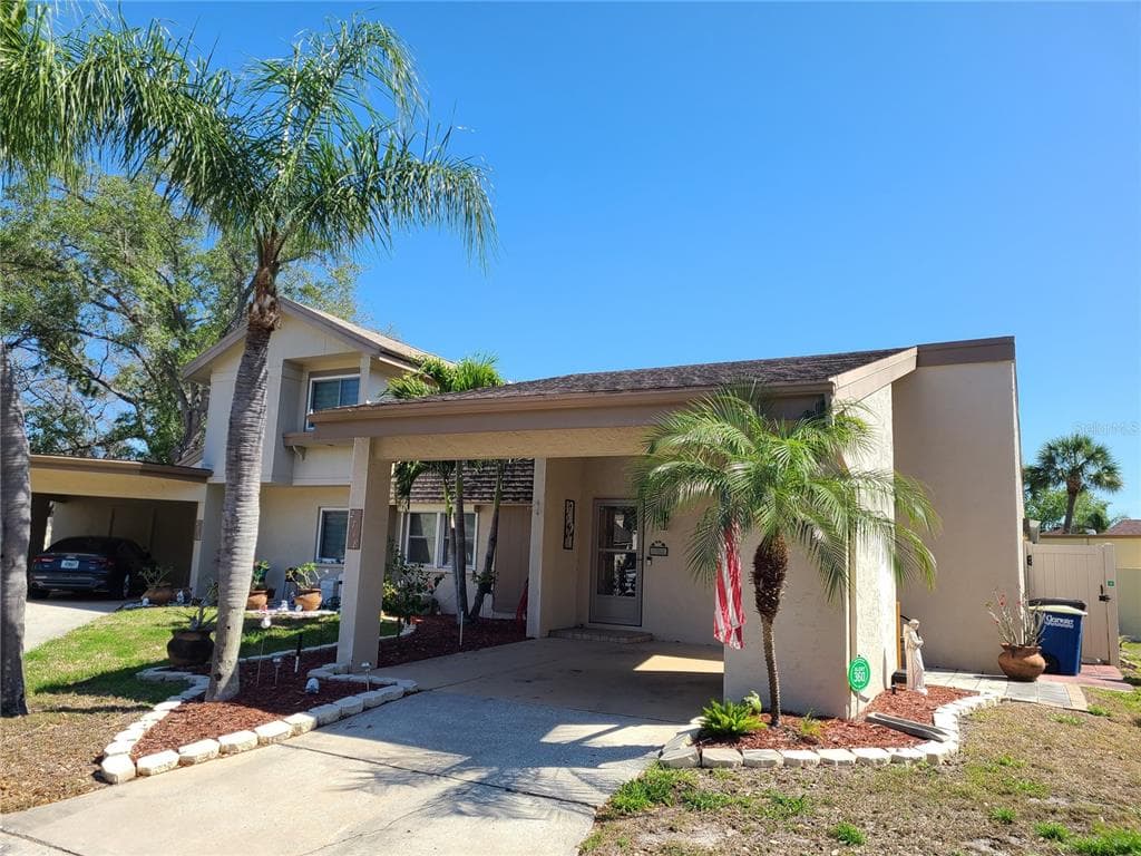 2718 SAND HOLLOW COURT CLEARWATER, FL 33761
