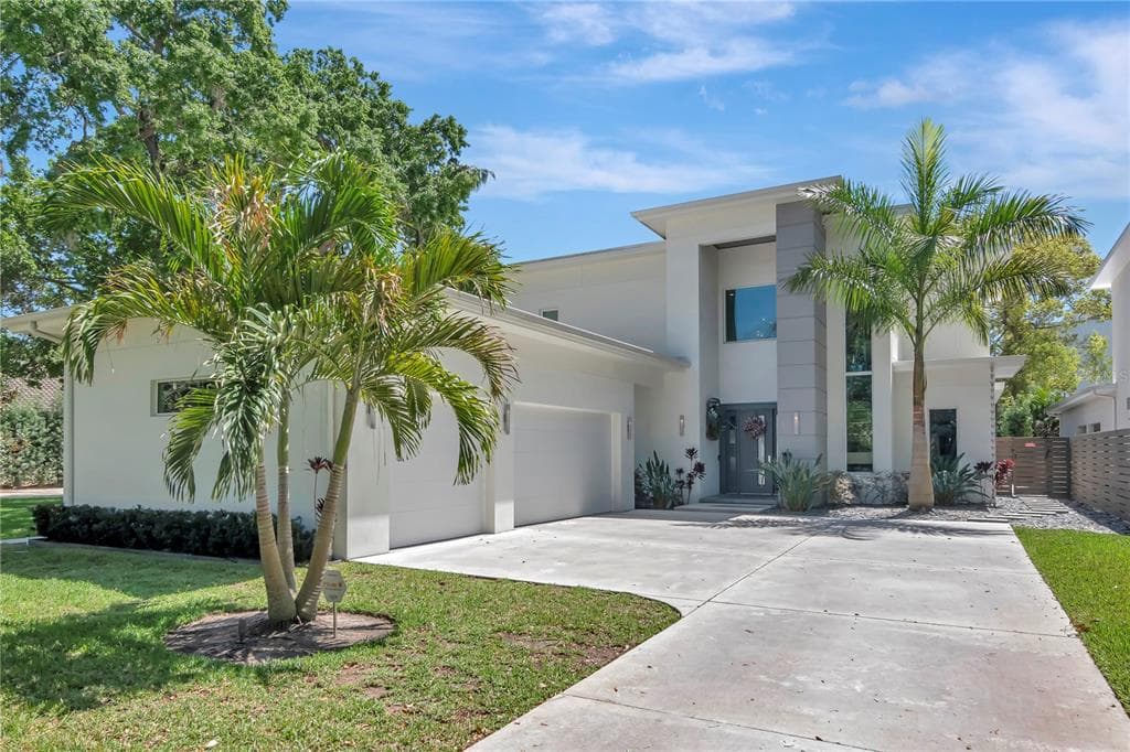 2908 W HAWTHORNE ROAD TAMPA, FL 33611