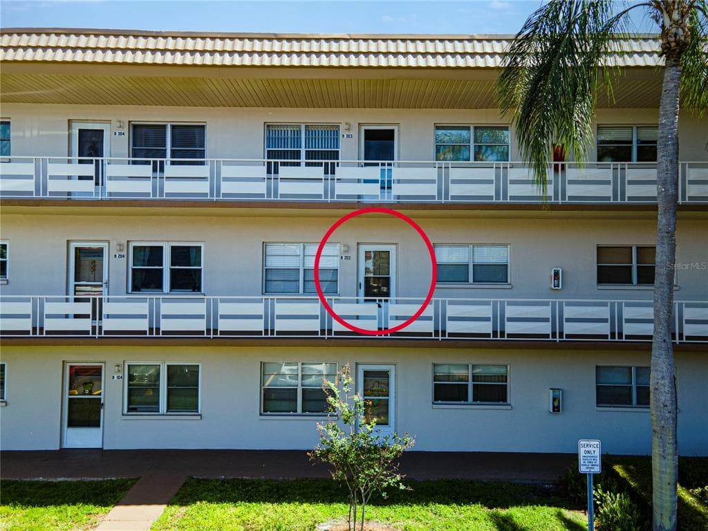 5530 80TH STREET N UNIT B203 ST PETERSBURG, FL 33709