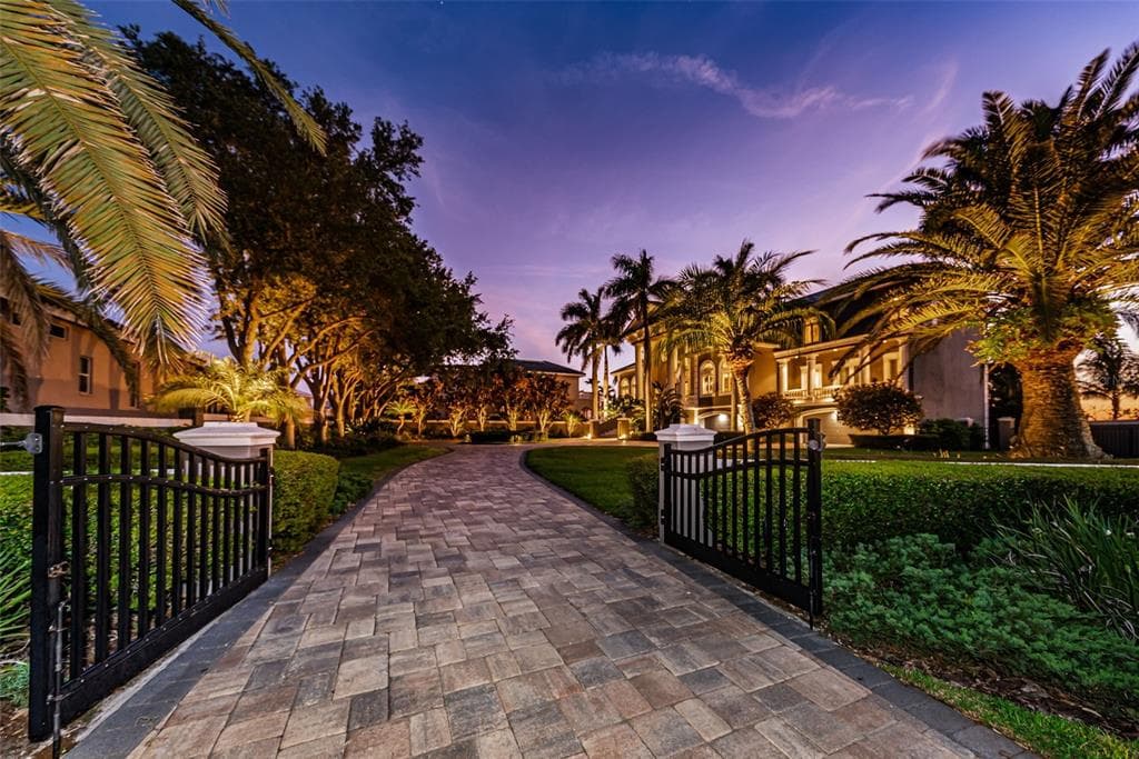 820 COLUMBUS DRIVE TIERRA VERDE, FL 33715