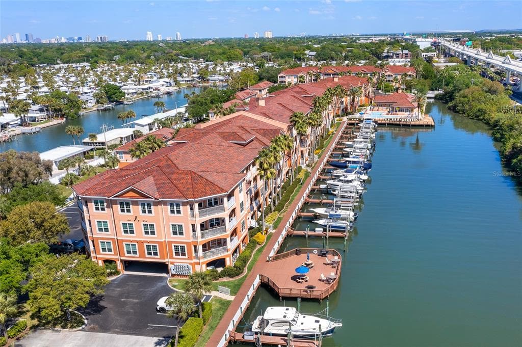 5000 CULBREATH KEY WAY UNIT 9212 TAMPA, FL 33611