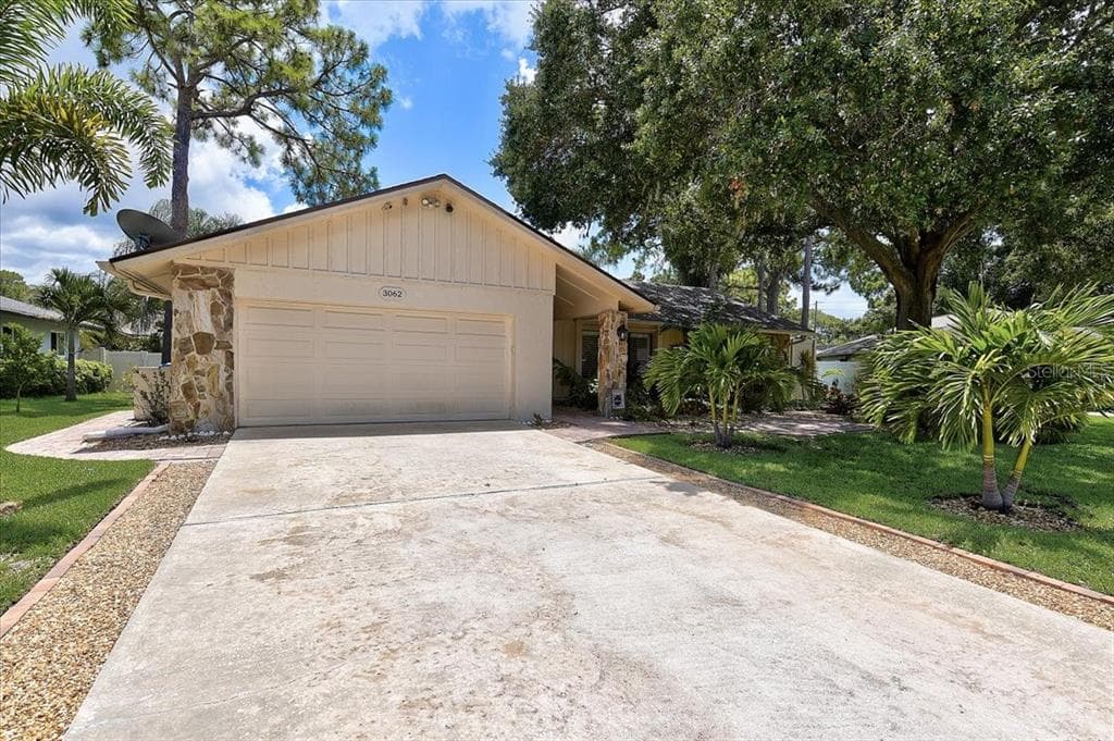 3062 MOCKINGBIRD COURT
