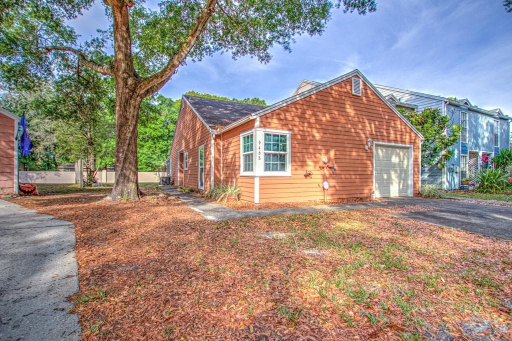 9468 FOREST HILLS CIRCLE TAMPA, FL 33612