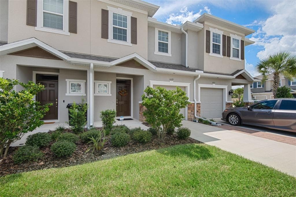 1077 AMBER LEAF TRAIL WESLEY CHAPEL, FL 33544