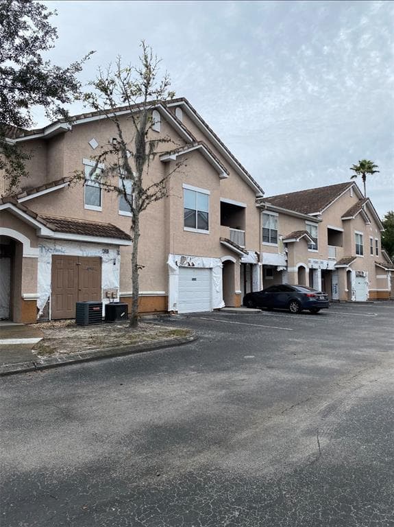 18120 VILLA CREEK DRIVE UNIT 18120 TAMPA, FL 33647