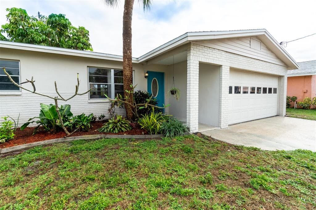 10709 DONBRESE AVENUE TAMPA, FL 33615