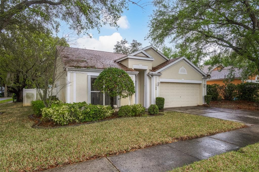 1700 BLUE LAKE COURT TARPON SPRINGS, FL 34689